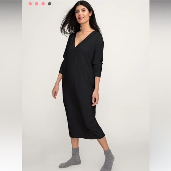 Hatch Dresses & Skirts - Hatch Black V-Neck Long Sleeve Midi Dress